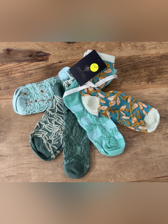 Velvet Vault Other - NWT Velvet Vault 5 pack Textured Socks 🧦 ❤️